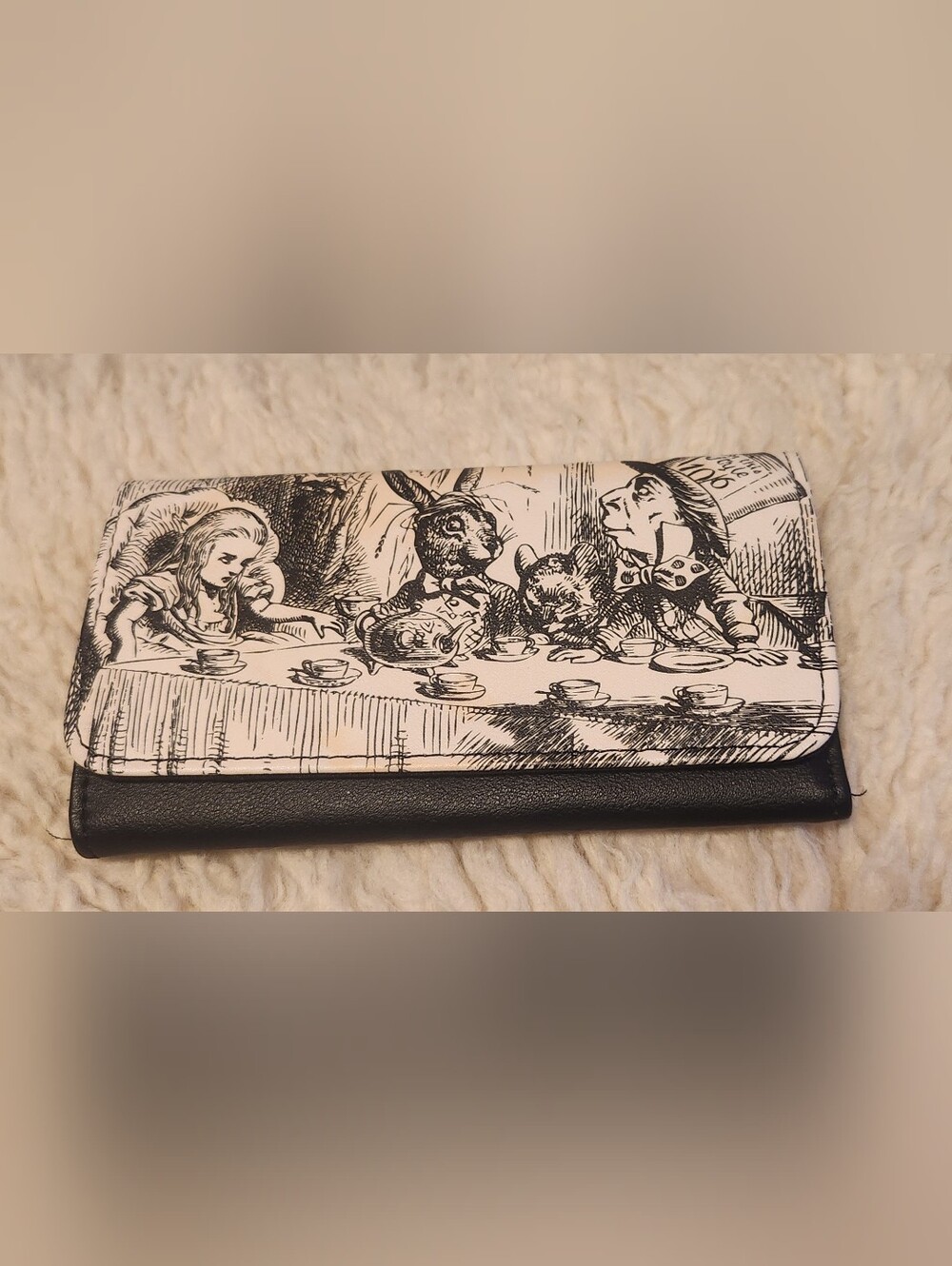 NWOT Loungefly Alice In Wonderland Tri-fold Wallet